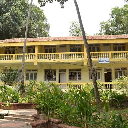Mayem Lakeview Hotel Goa Exterior photo