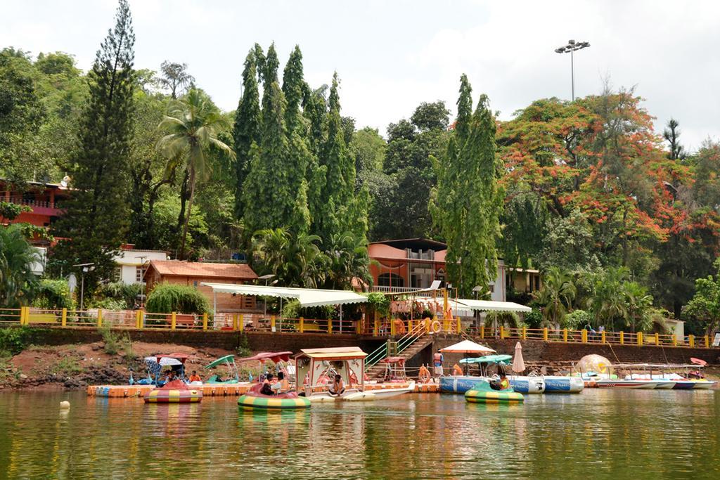 Mayem Lakeview Hotel Goa Exterior photo