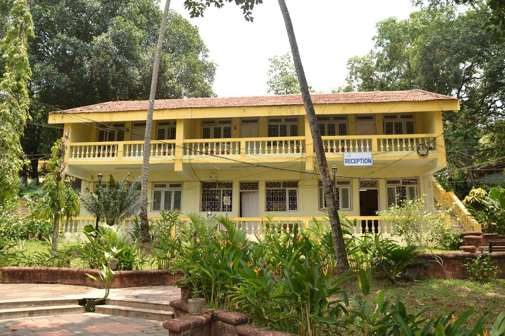 Mayem Lakeview Hotel Goa Exterior photo