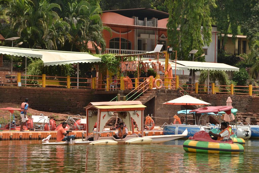 Mayem Lakeview Hotel Goa Exterior photo