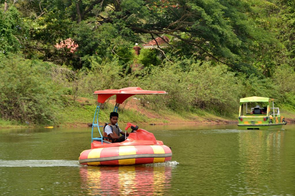 Mayem Lakeview Hotel Goa Exterior photo